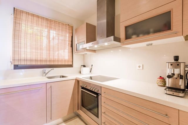 2 sovrum Lägenhet att hyra i La Quinta, Benahavís med garage - 2 400 € (Ref: 9683920)