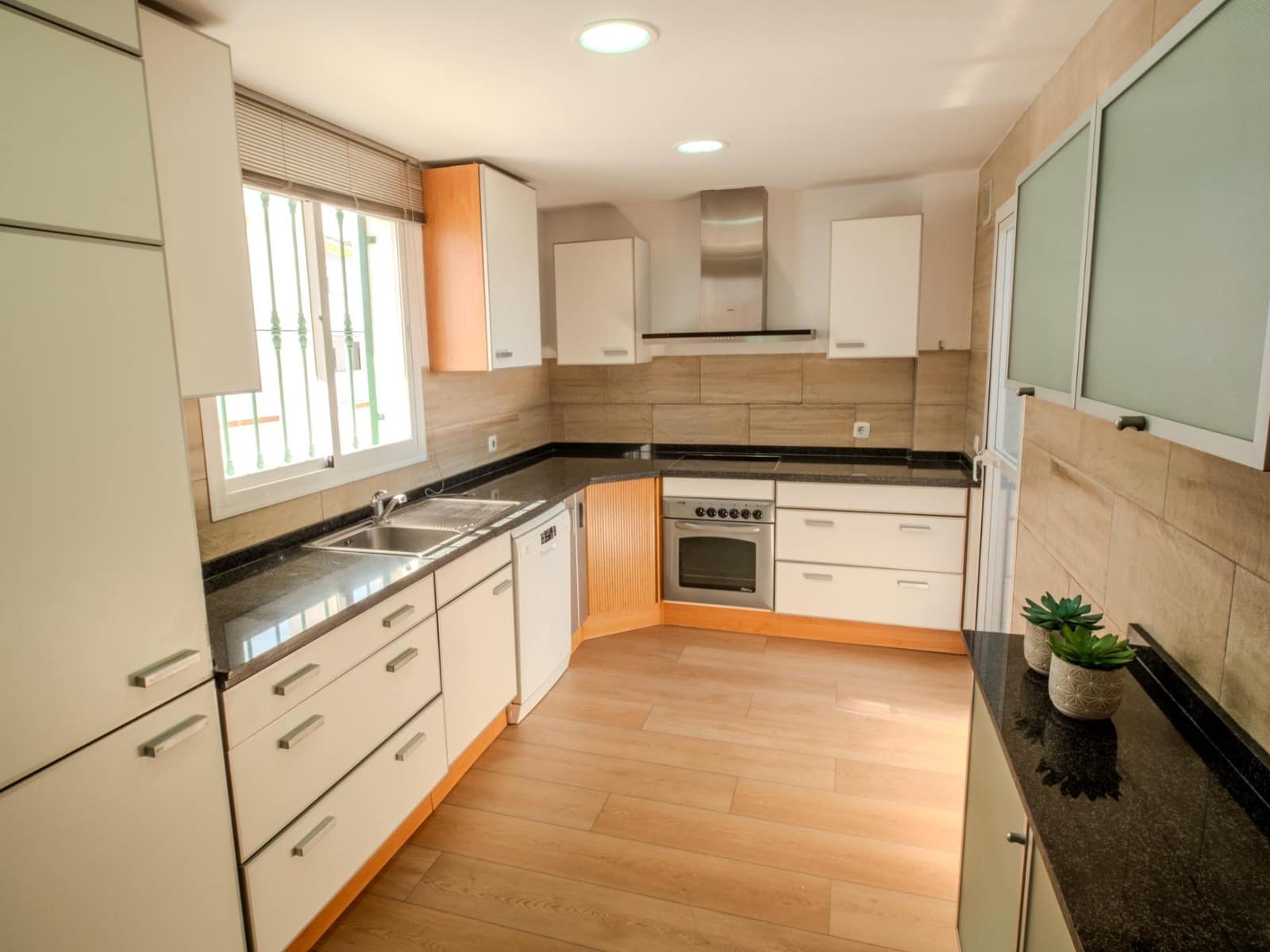 3 bedroom Penthouse for sale in San Pedro de Alcantara with garage - € 685,000 (Ref: 9683922)