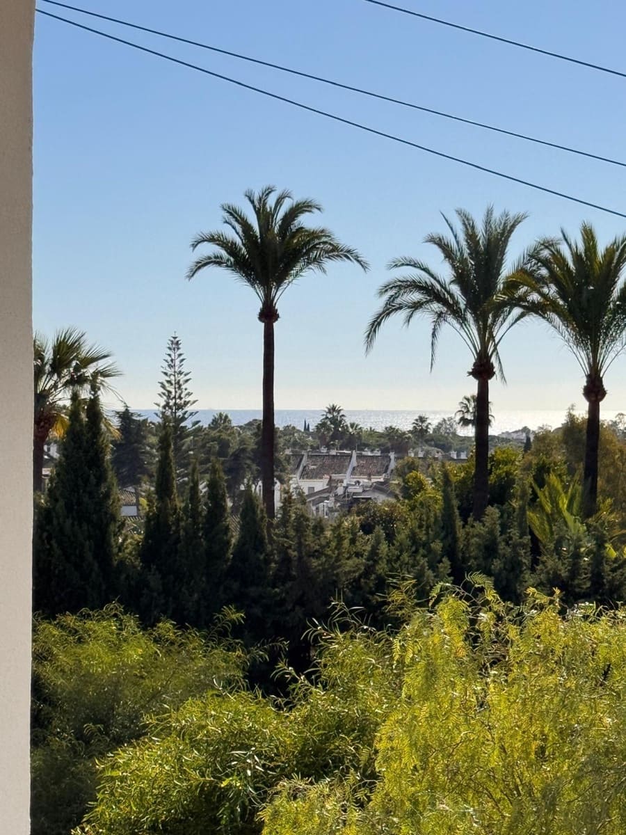 2 makuuhuone Huoneisto myytävänä paikassa El Paraiso mukana uima-altaan - 302 500 € (Ref: 9683925)