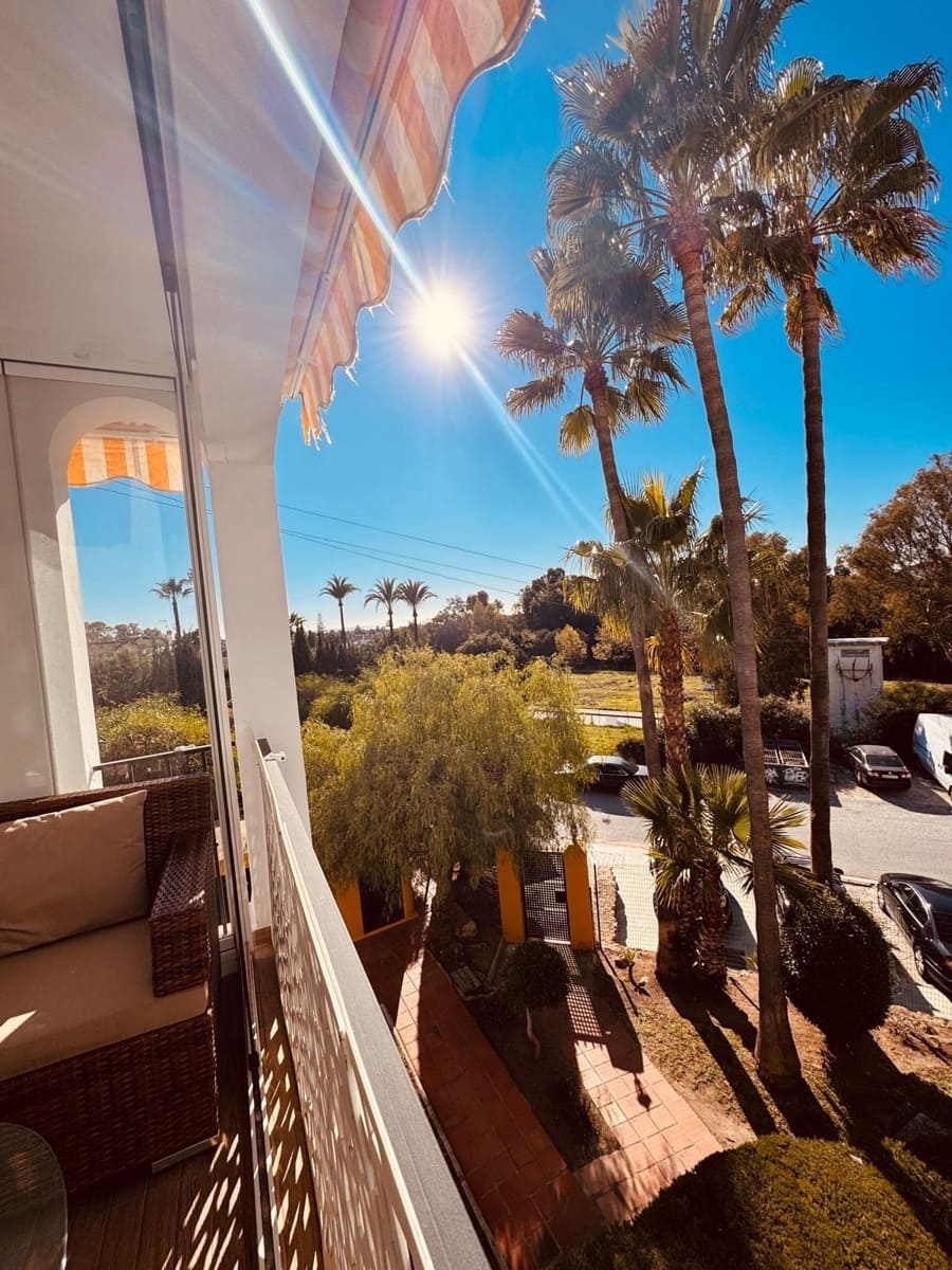 2 makuuhuone Huoneisto myytävänä paikassa El Paraiso mukana uima-altaan - 302 500 € (Ref: 9683925)