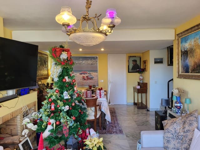 3 sovrum Hus till salu i Estepona med pool garage - 675 000 € (Ref: 9683932)