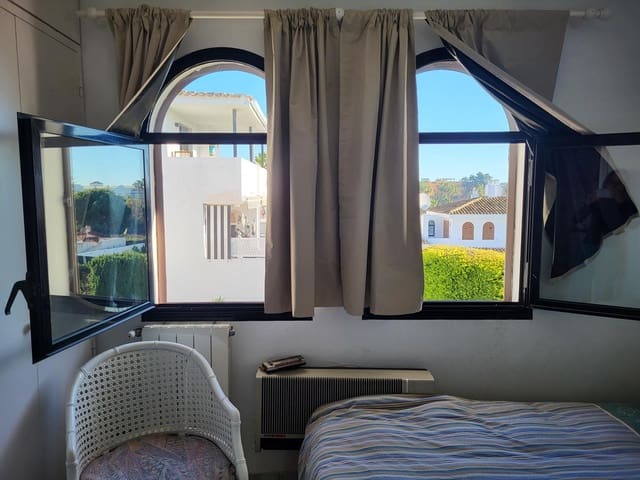 3 sovrum Hus till salu i Estepona med pool garage - 675 000 € (Ref: 9683932)