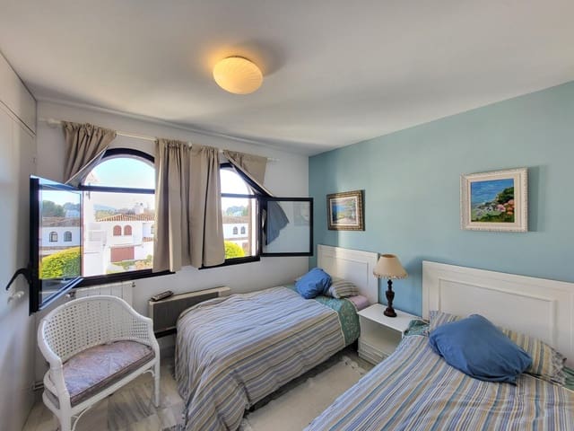 3 sovrum Hus till salu i Estepona med pool garage - 675 000 € (Ref: 9683932)