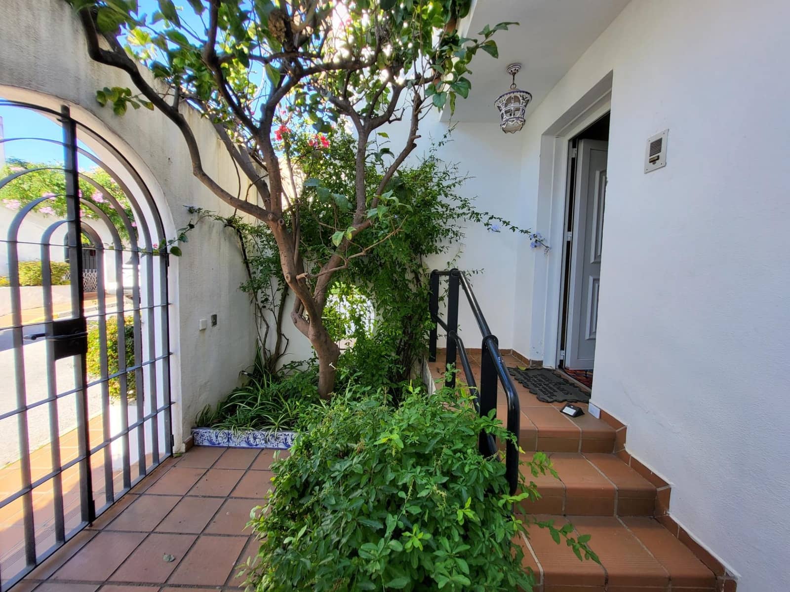 3 sovrum Hus till salu i Estepona med pool garage - 675 000 € (Ref: 9683932)