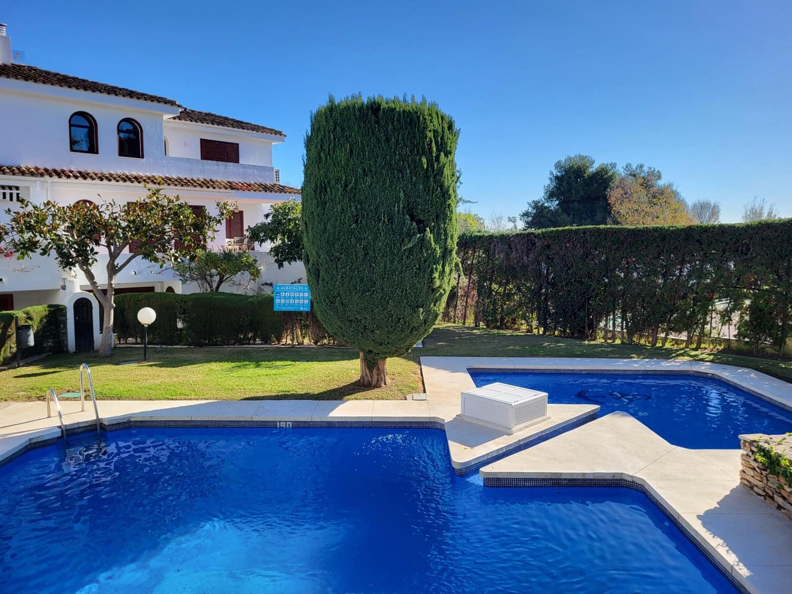 3 sovrum Hus till salu i Estepona med pool garage - 675 000 € (Ref: 9683932)