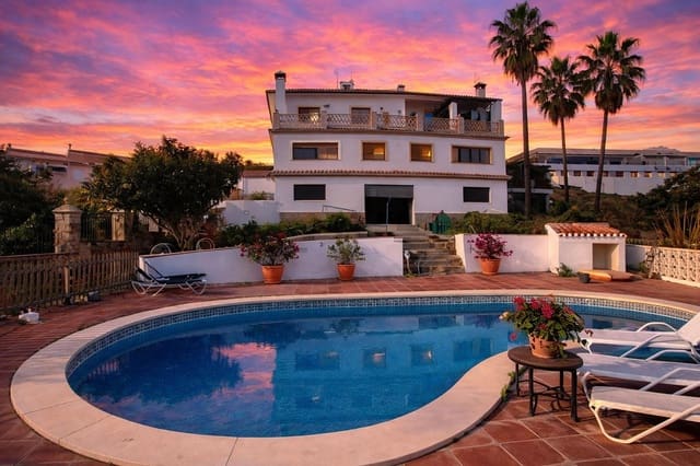 9 slaapkamer Finca/Landhuis te koop in Cancelada, Estepona met zwembad - € 1.500.000 (Ref: 9683936)