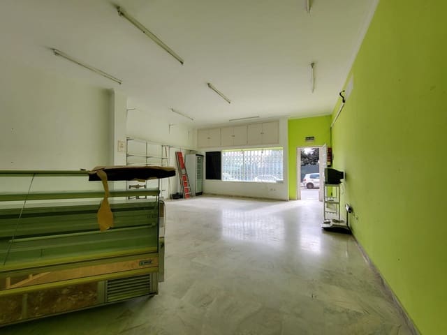 Comercial para venda em San Pedro de Alcantara, Marbella - 213 000 € (Ref: 9683938)