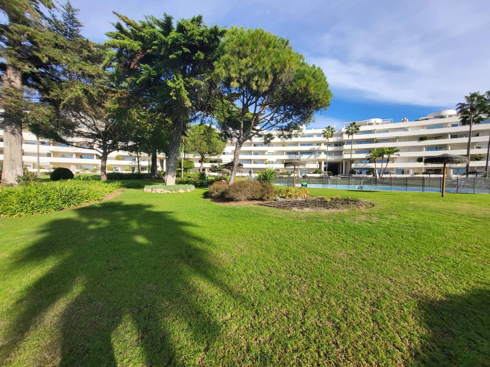 Apartamento de 4 habitaciones en Estepona en venta con piscina garaje - 1.500.000 € (Ref: 9683939)