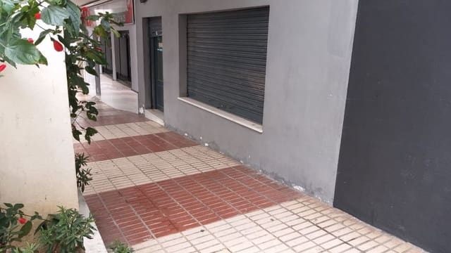 Local Commercial à louer à San Pedro de Alcantara, Marbella - 700 € (Ref: 9683943)