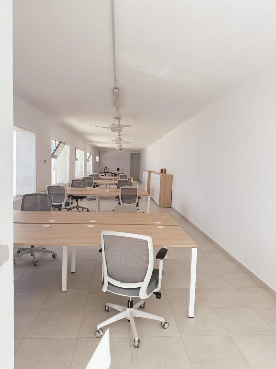 Appartement de 2 chambres à louer à Benahavis avec piscine - 2 700 € (Ref: 9683945)