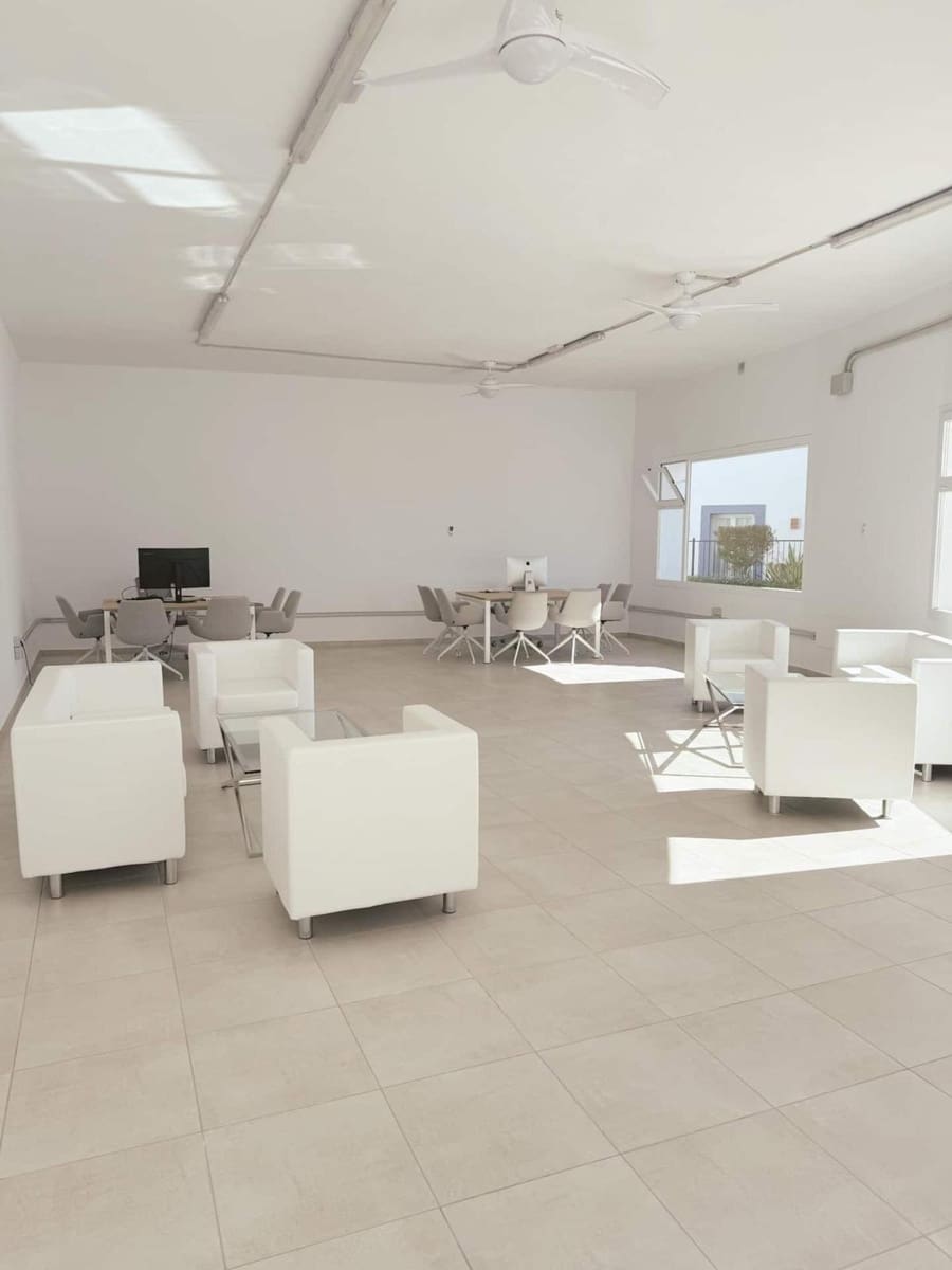 Appartement de 2 chambres à louer à Benahavis avec piscine - 2 700 € (Ref: 9683945)