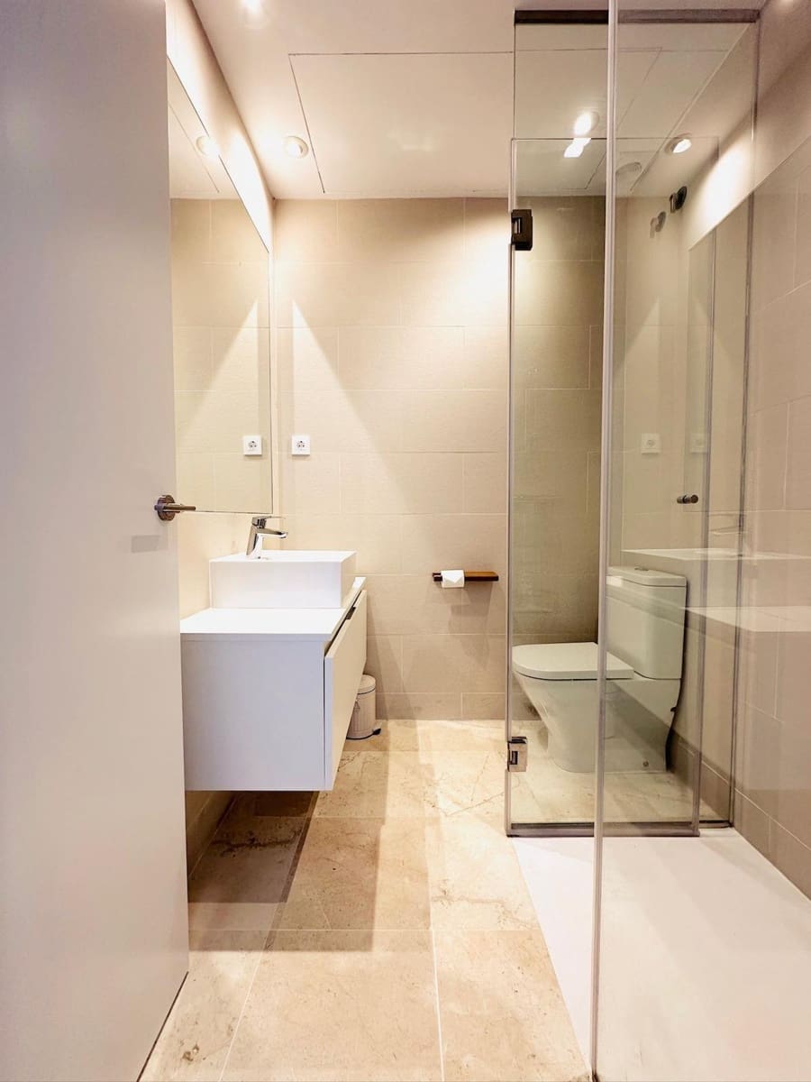 Appartement de 2 chambres à louer à Benahavis avec piscine - 2 700 € (Ref: 9683945)