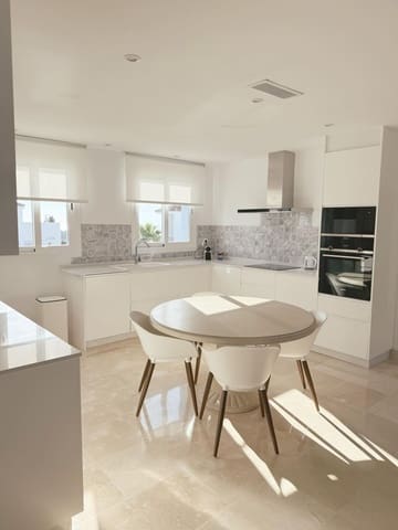 Appartement de 2 chambres à louer à El Paraíso, Benahavís avec piscine - 2 700 € (Ref: 9683945)