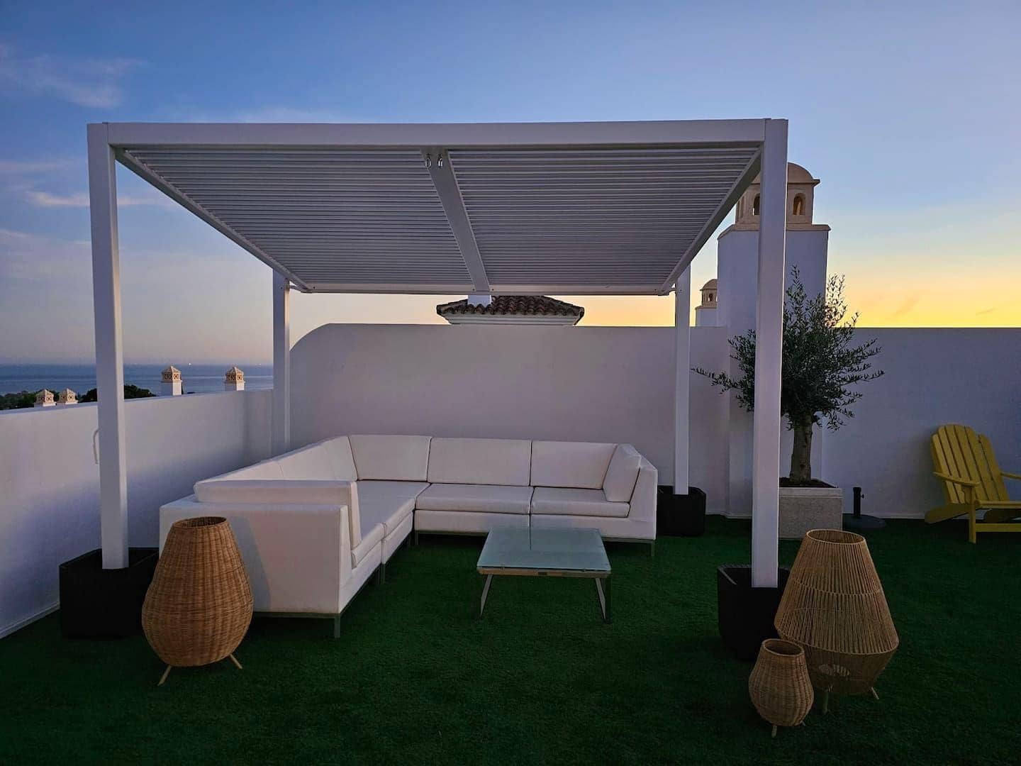 Appartement de 2 chambres à louer à Benahavis avec piscine - 2 700 € (Ref: 9683945)