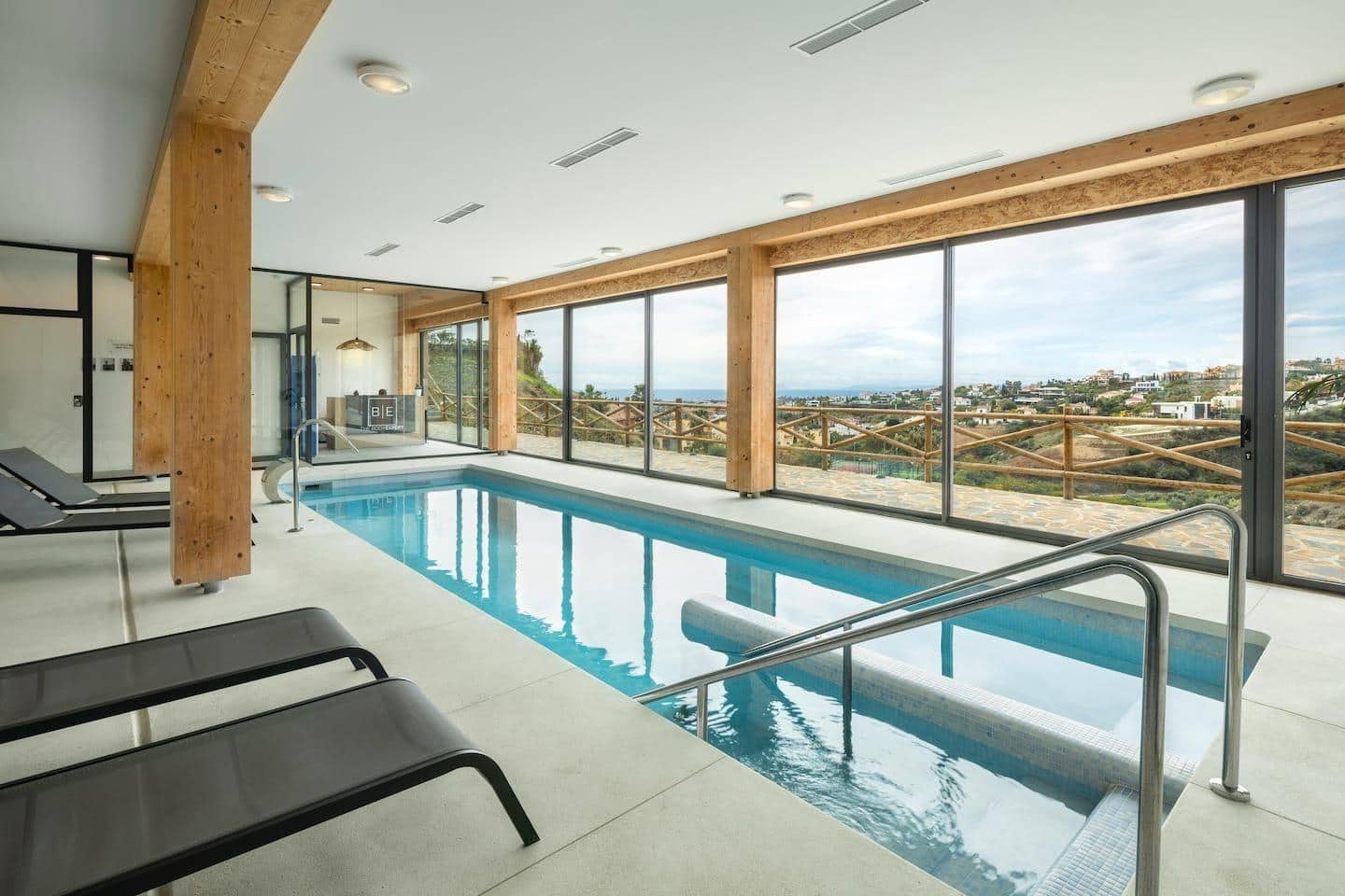 Appartement de 2 chambres à louer à Benahavis avec piscine - 2 700 € (Ref: 9683945)