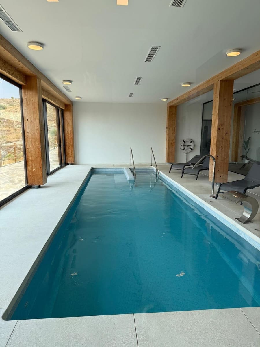 Appartement de 2 chambres à louer à Benahavis avec piscine - 2 700 € (Ref: 9683945)