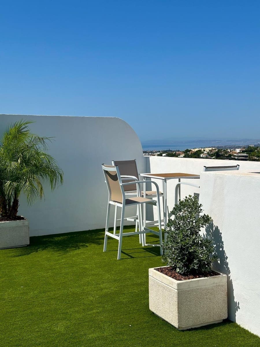 Appartement de 2 chambres à louer à Benahavis avec piscine - 2 700 € (Ref: 9683945)