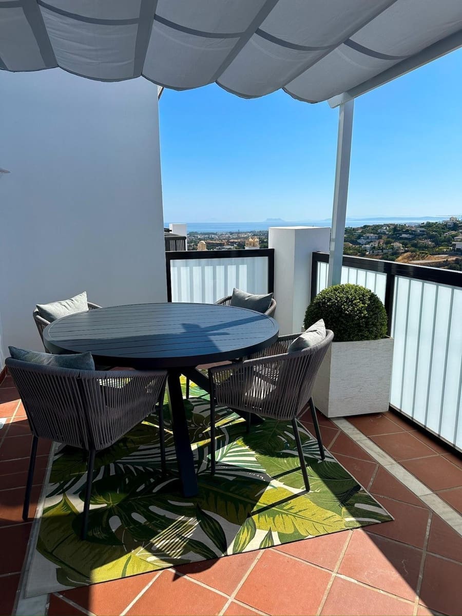 Appartement de 2 chambres à louer à Benahavis avec piscine - 2 700 € (Ref: 9683945)