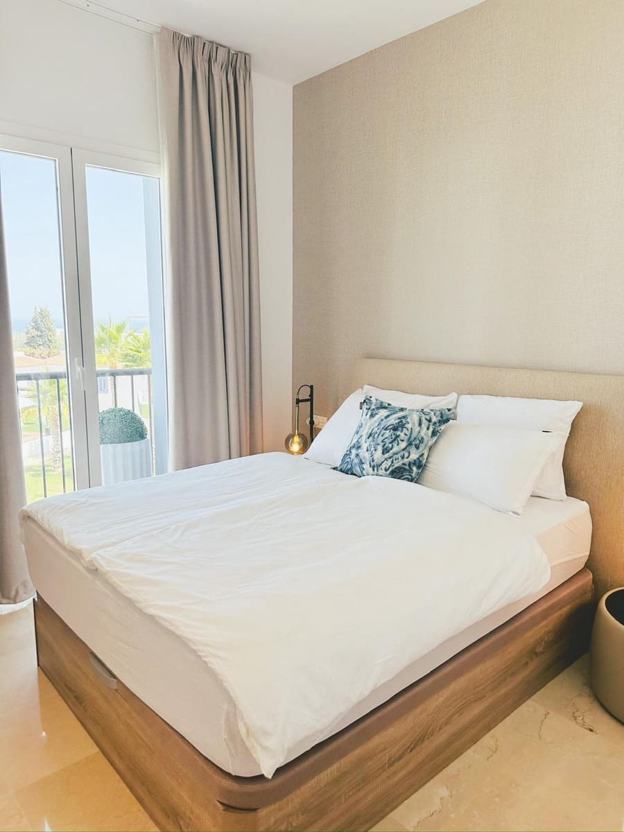 Appartement de 2 chambres à louer à Benahavis avec piscine - 2 700 € (Ref: 9683945)