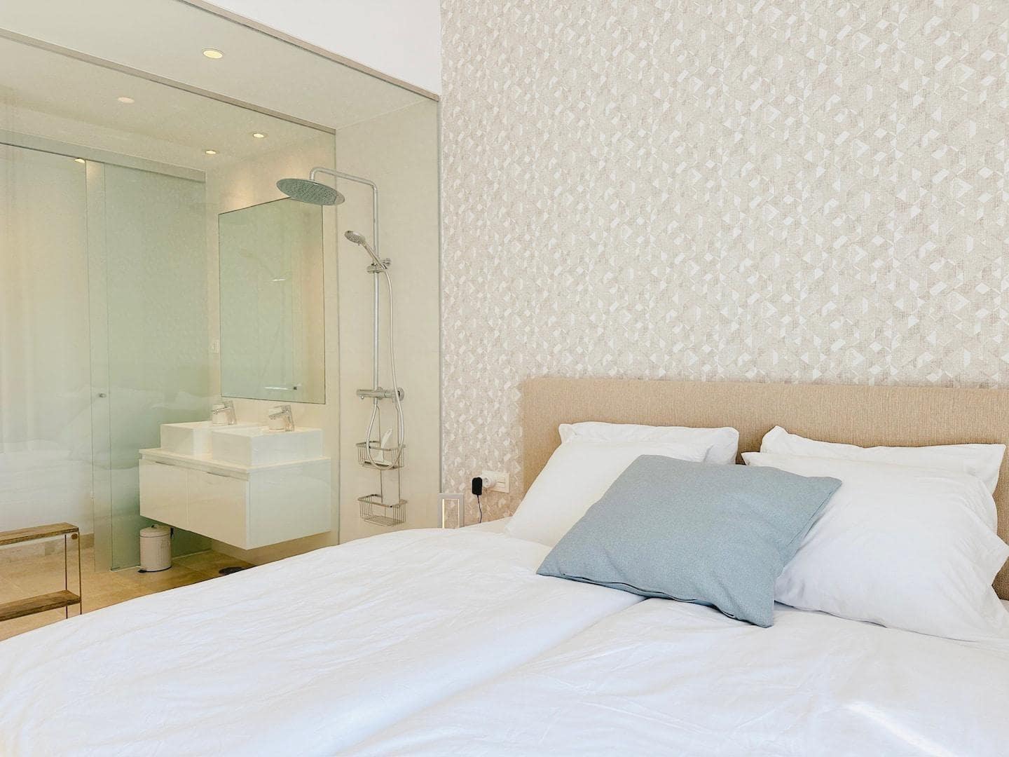 Appartement de 2 chambres à louer à Benahavis avec piscine - 2 700 € (Ref: 9683945)