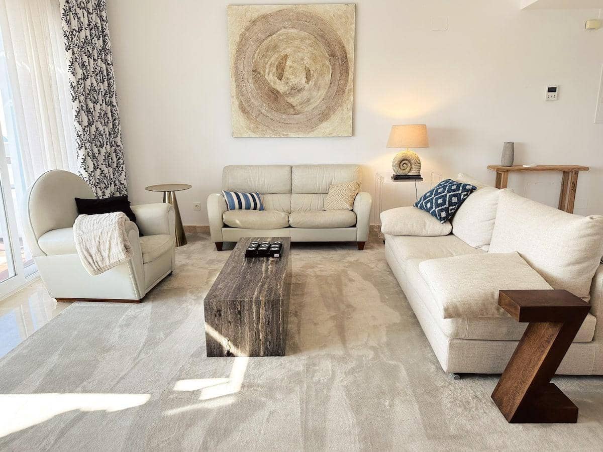 Appartement de 2 chambres à louer à Benahavis avec piscine - 2 700 € (Ref: 9683945)