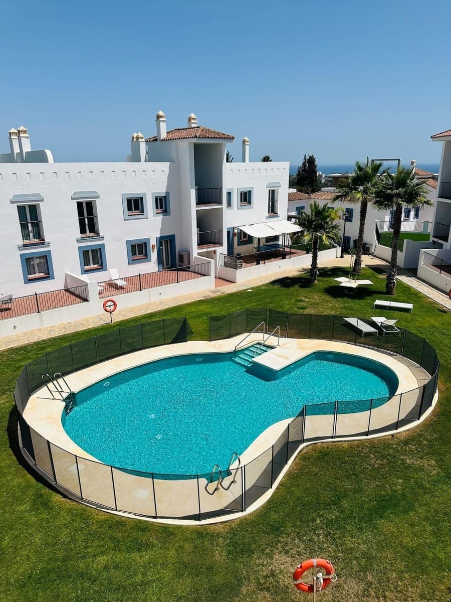 Appartement de 2 chambres à louer à Benahavis avec piscine - 2 700 € (Ref: 9683945)