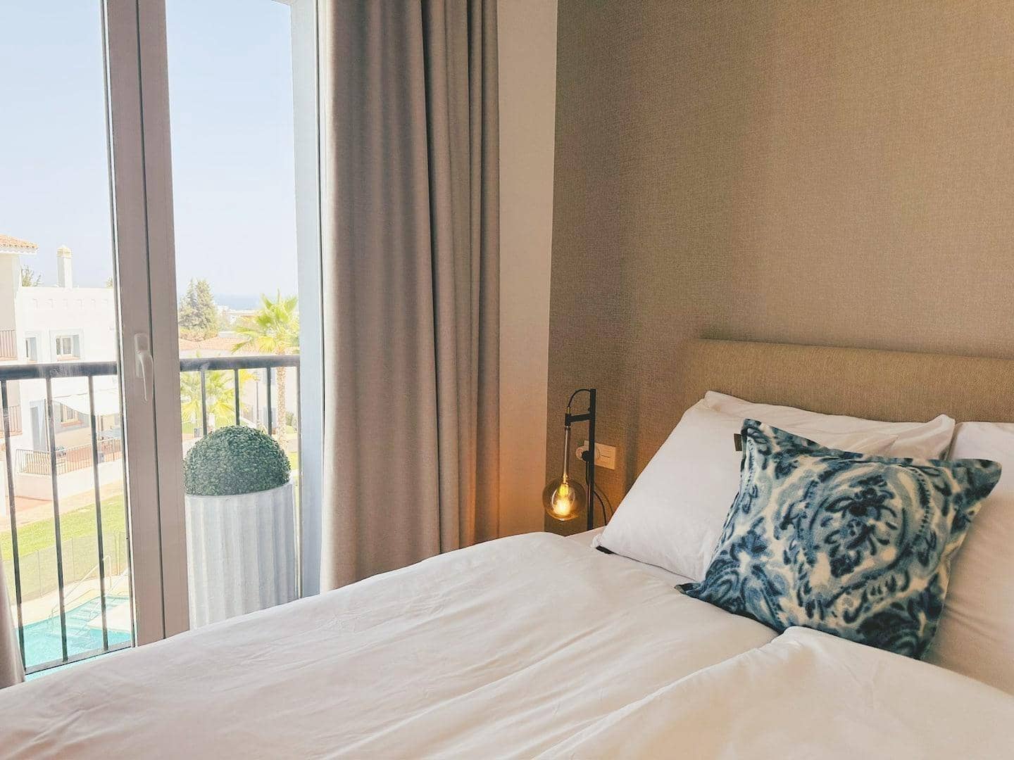 Appartement de 2 chambres à louer à Benahavis avec piscine - 2 700 € (Ref: 9683945)