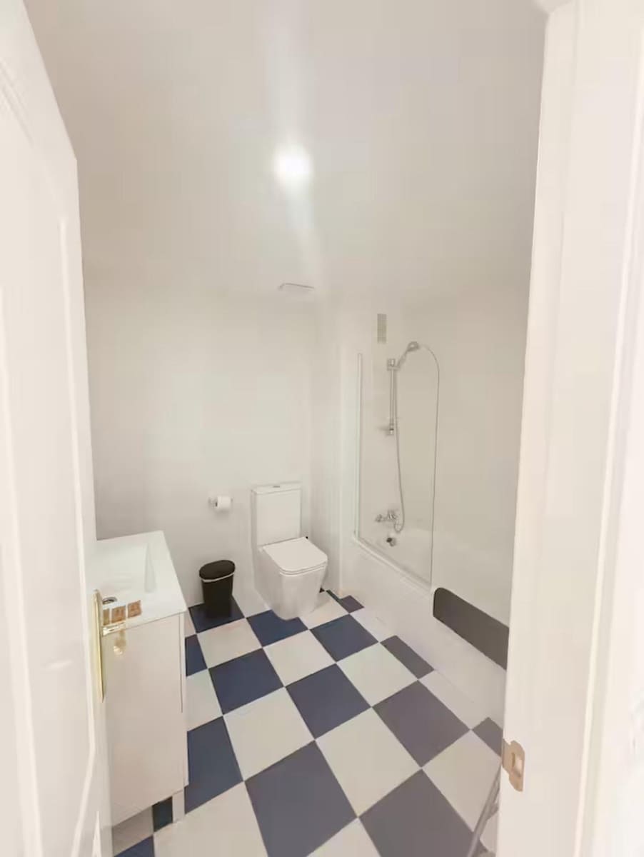 Appartement de 2 chambres à louer à Las Chapas avec piscine - 1 700 € (Ref: 9683946)