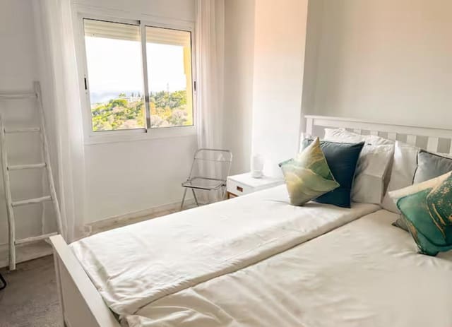 Appartement de 2 chambres à louer à Las Chapas, Marbella avec piscine - 1 700 € (Ref: 9683946)