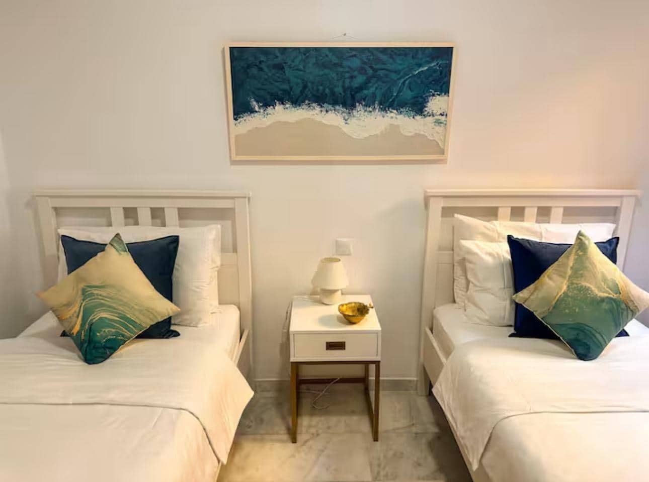 Appartement de 2 chambres à louer à Las Chapas avec piscine - 1 700 € (Ref: 9683946)