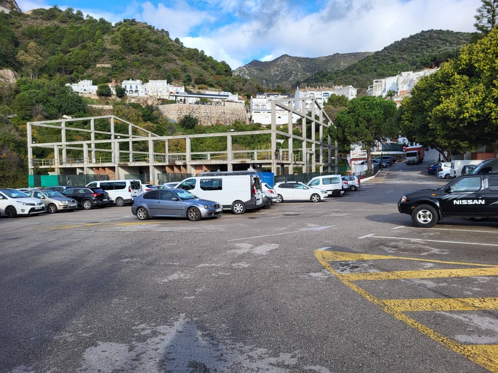 2 bedroom Flat for sale in Ojen with garage - € 265,000 (Ref: 9683950)