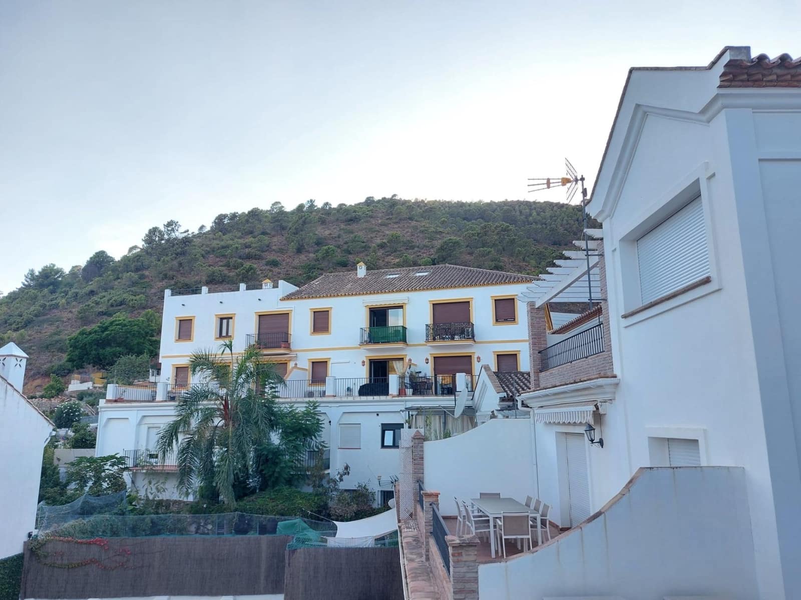 4 soverom Rekkehus til salgs i Benahavis med garasje - € 640 000 (Ref: 9683954)