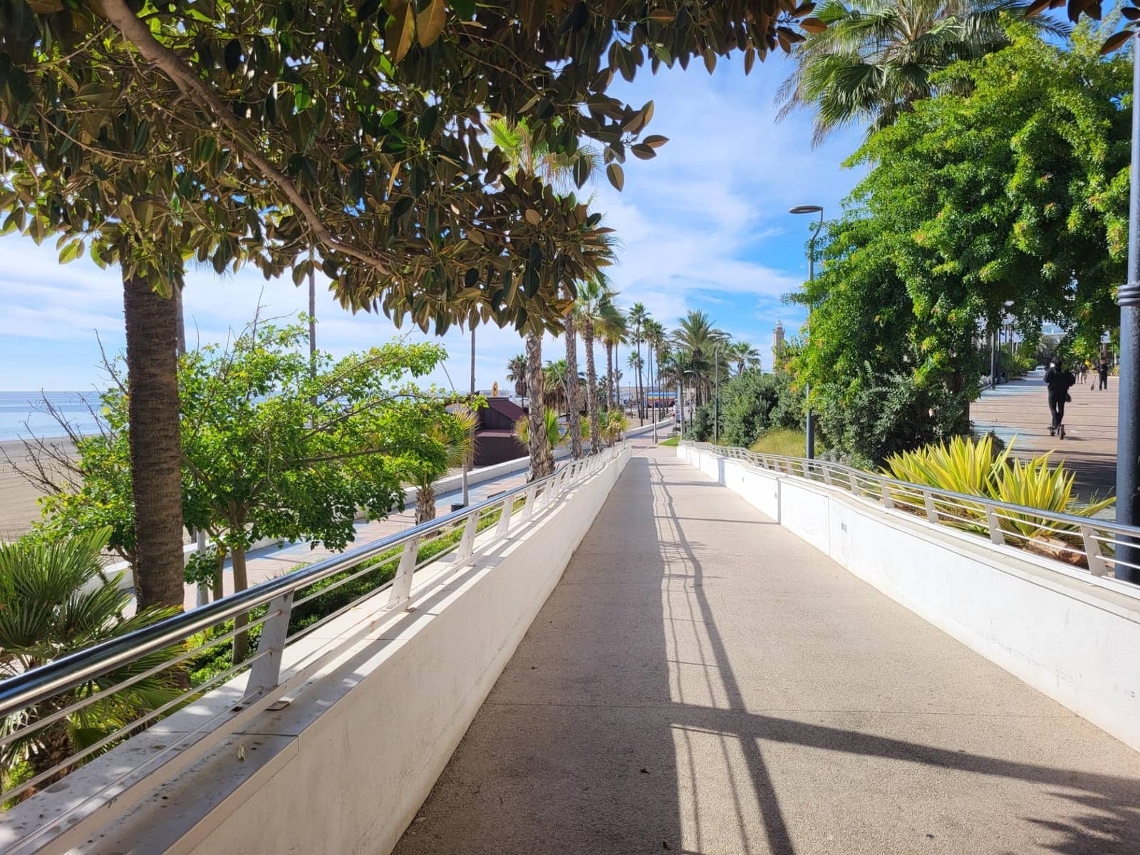 6 Zimmer Wohnung zu verkaufen in Estepona mit Garage - 590.000 € (Ref: 9683956)