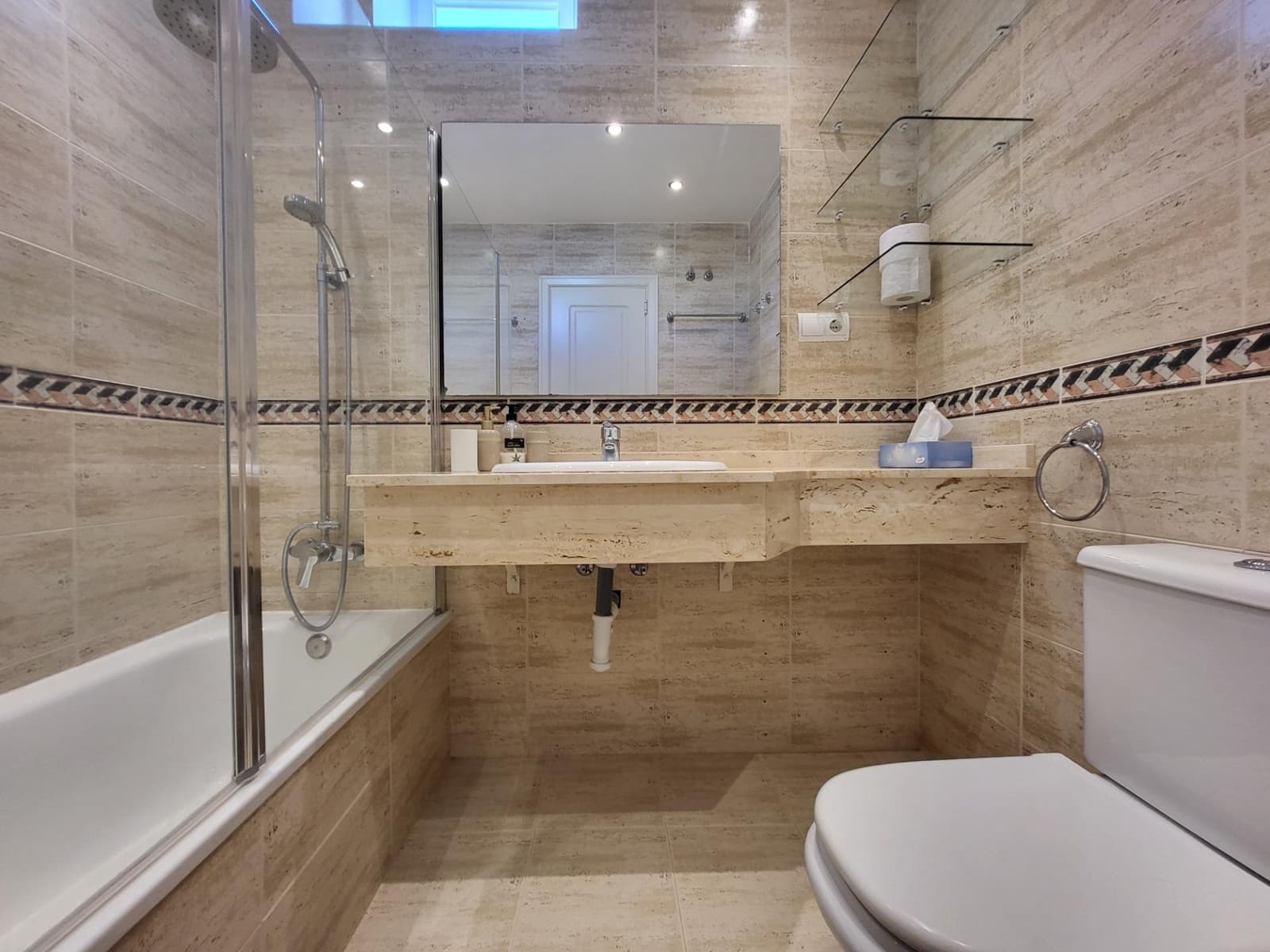 2 bedroom Apartment for rent in Nueva Andalucia with pool - € 1,950 (Ref: 9691158)