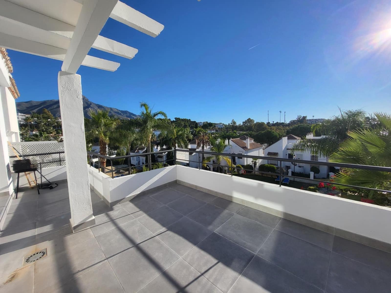 2 bedroom Apartment for rent in Nueva Andalucia with pool - € 1,950 (Ref: 9691158)