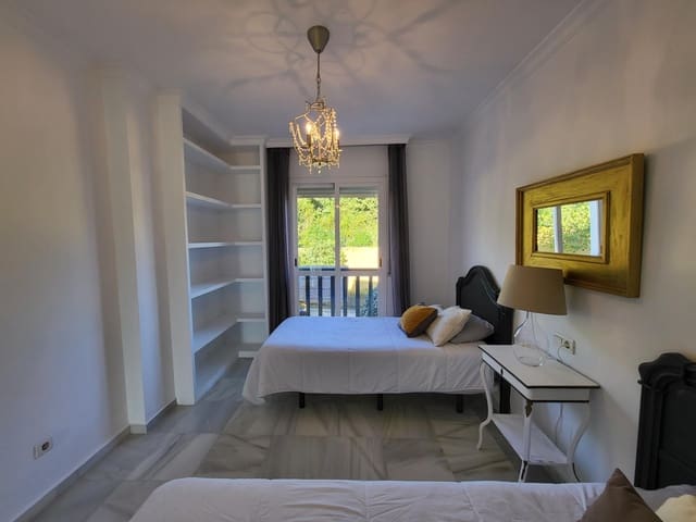 2 quarto Apartamento para arrendar em Nueva Andalucia, Marbella com piscina - 1 950 € (Ref: 9691158)