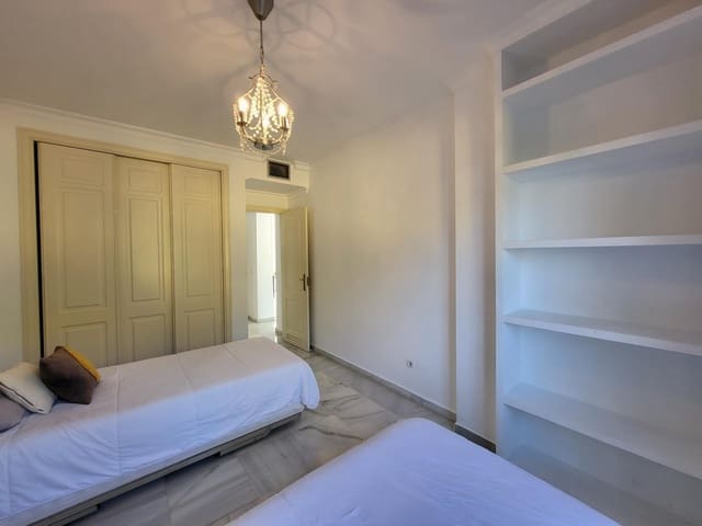2 quarto Apartamento para arrendar em Nueva Andalucia, Marbella com piscina - 1 950 € (Ref: 9691158)