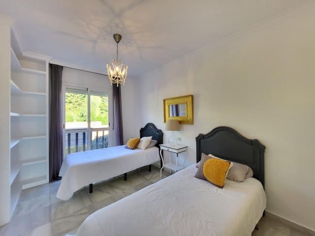 2 quarto Apartamento para arrendar em Nueva Andalucia, Marbella com piscina - 1 950 € (Ref: 9691158)
