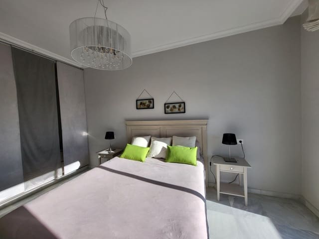 2 quarto Apartamento para arrendar em Nueva Andalucia, Marbella com piscina - 1 950 € (Ref: 9691158)