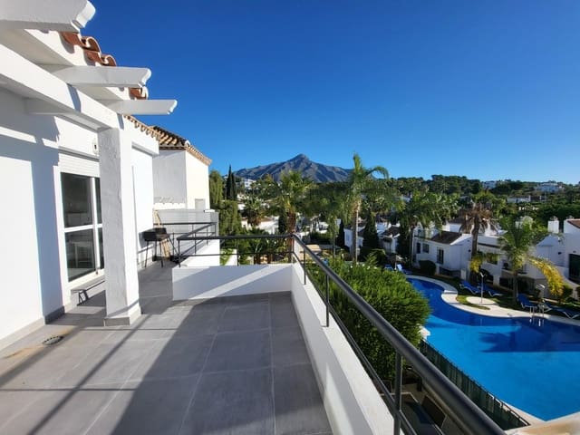 2 quarto Apartamento para arrendar em Nueva Andalucia, Marbella com piscina - 1 950 € (Ref: 9691158)