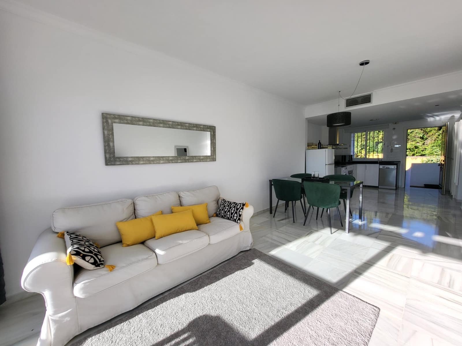 2 bedroom Apartment for rent in Nueva Andalucia with pool - € 1,950 (Ref: 9691158)