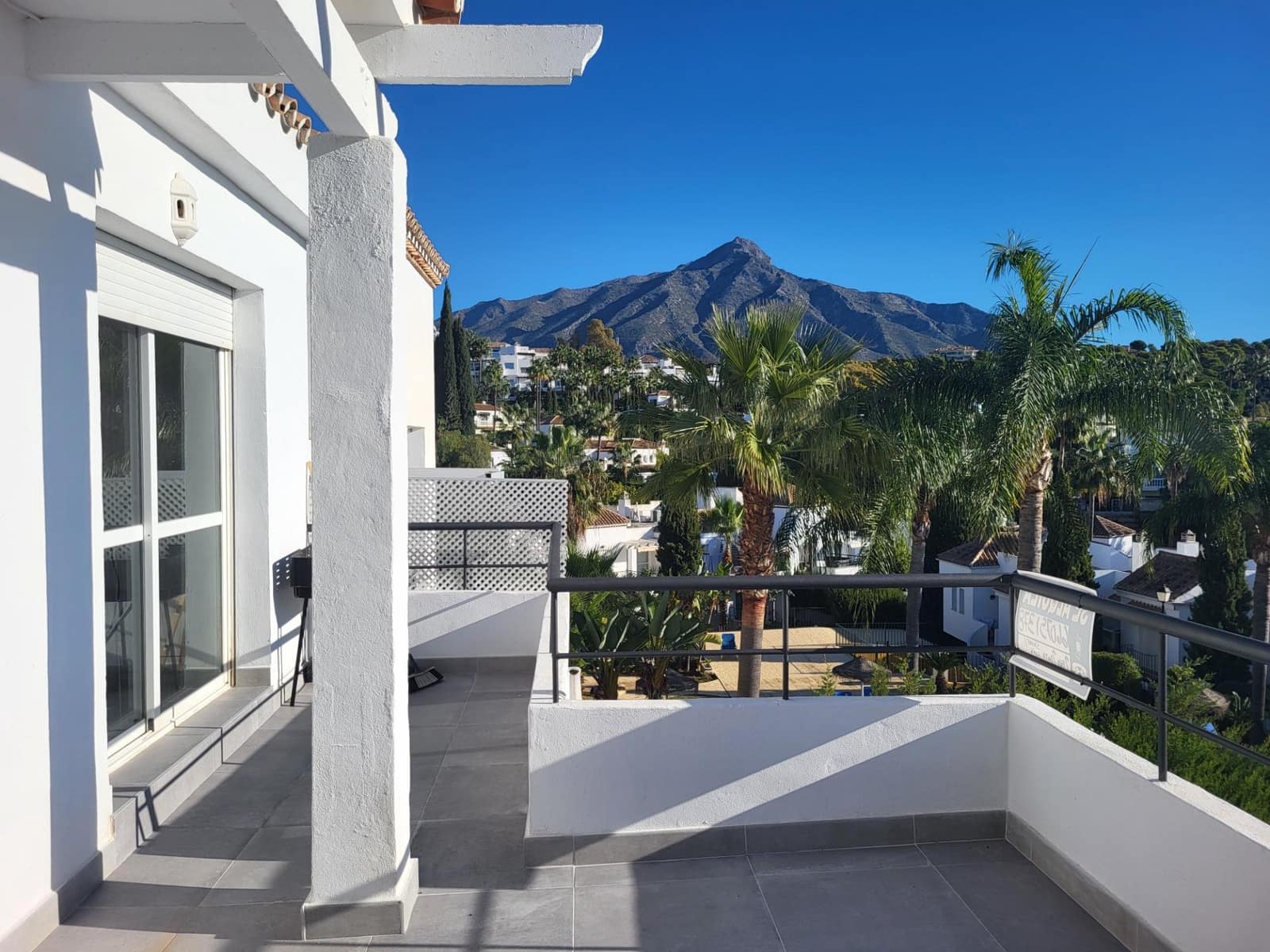 2 bedroom Apartment for rent in Nueva Andalucia with pool - € 1,950 (Ref: 9691158)