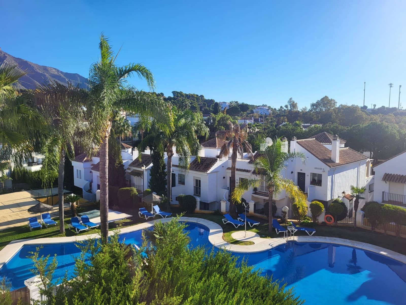 2 bedroom Apartment for rent in Nueva Andalucia with pool - € 1,950 (Ref: 9691158)