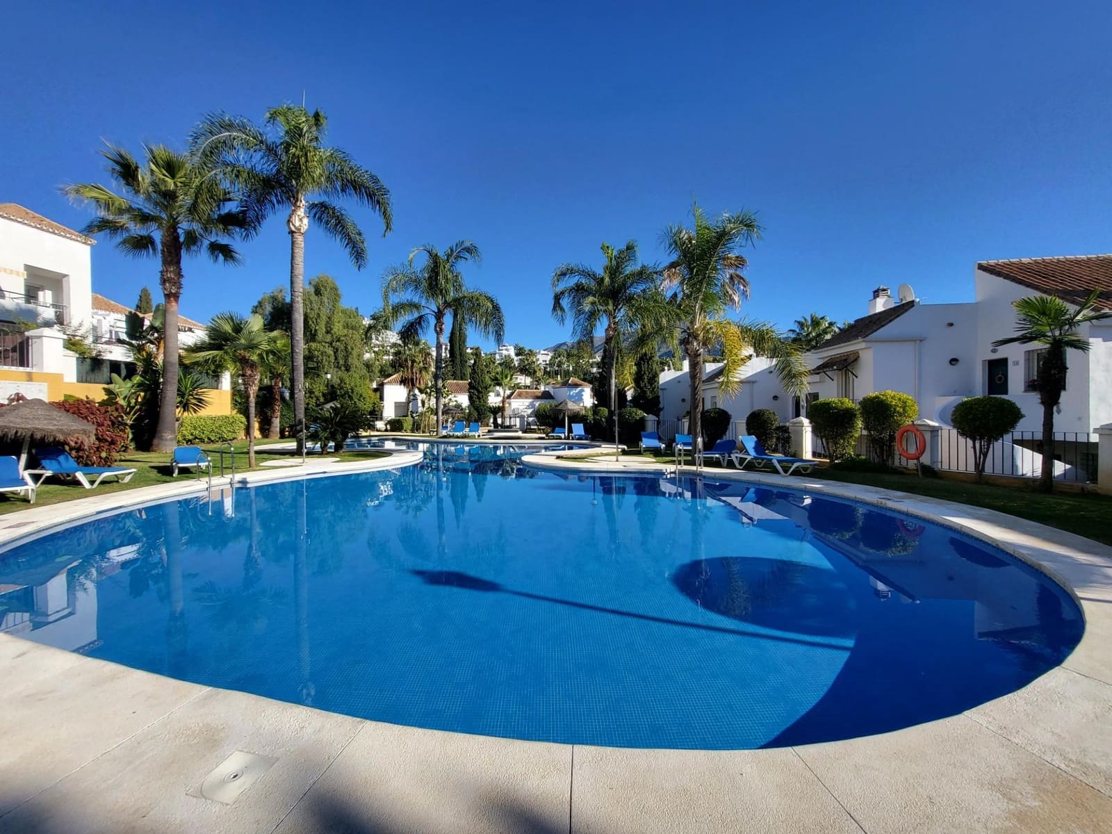 2 bedroom Apartment for rent in Nueva Andalucia with pool - € 1,950 (Ref: 9691158)