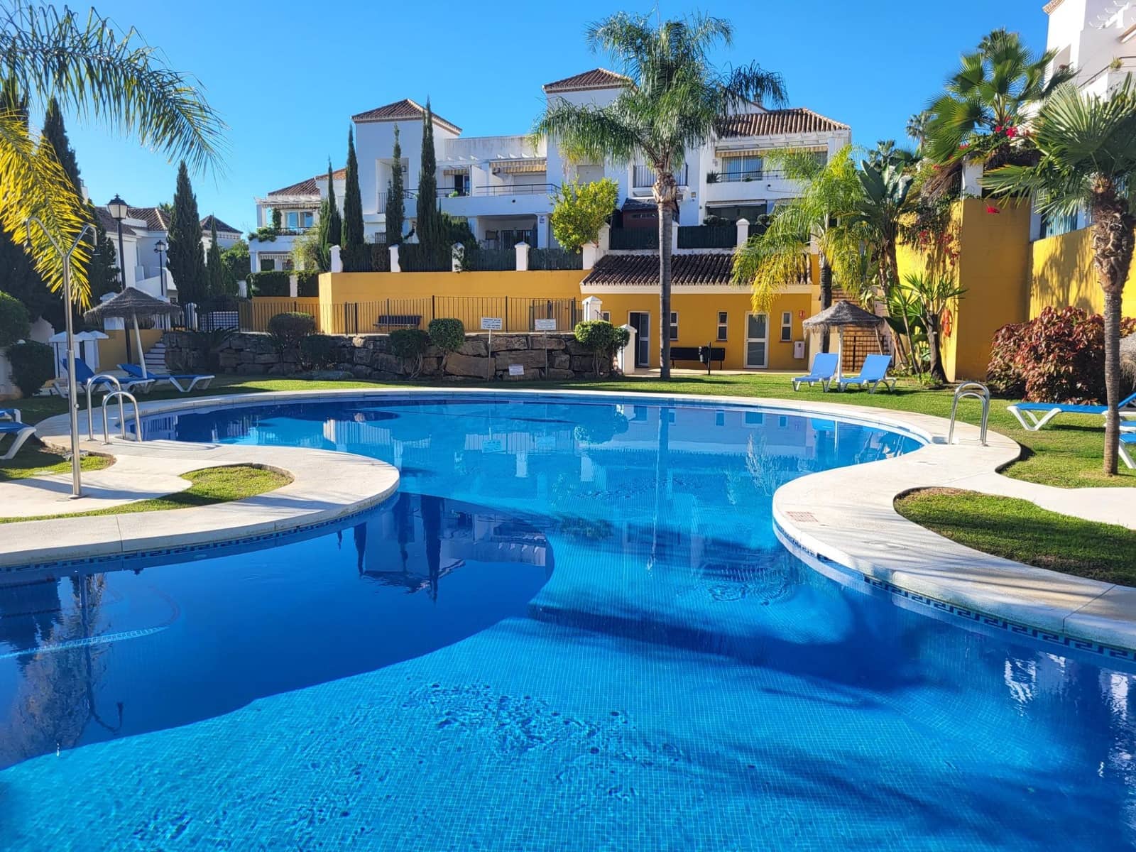 2 bedroom Apartment for rent in Nueva Andalucia with pool - € 1,950 (Ref: 9691158)