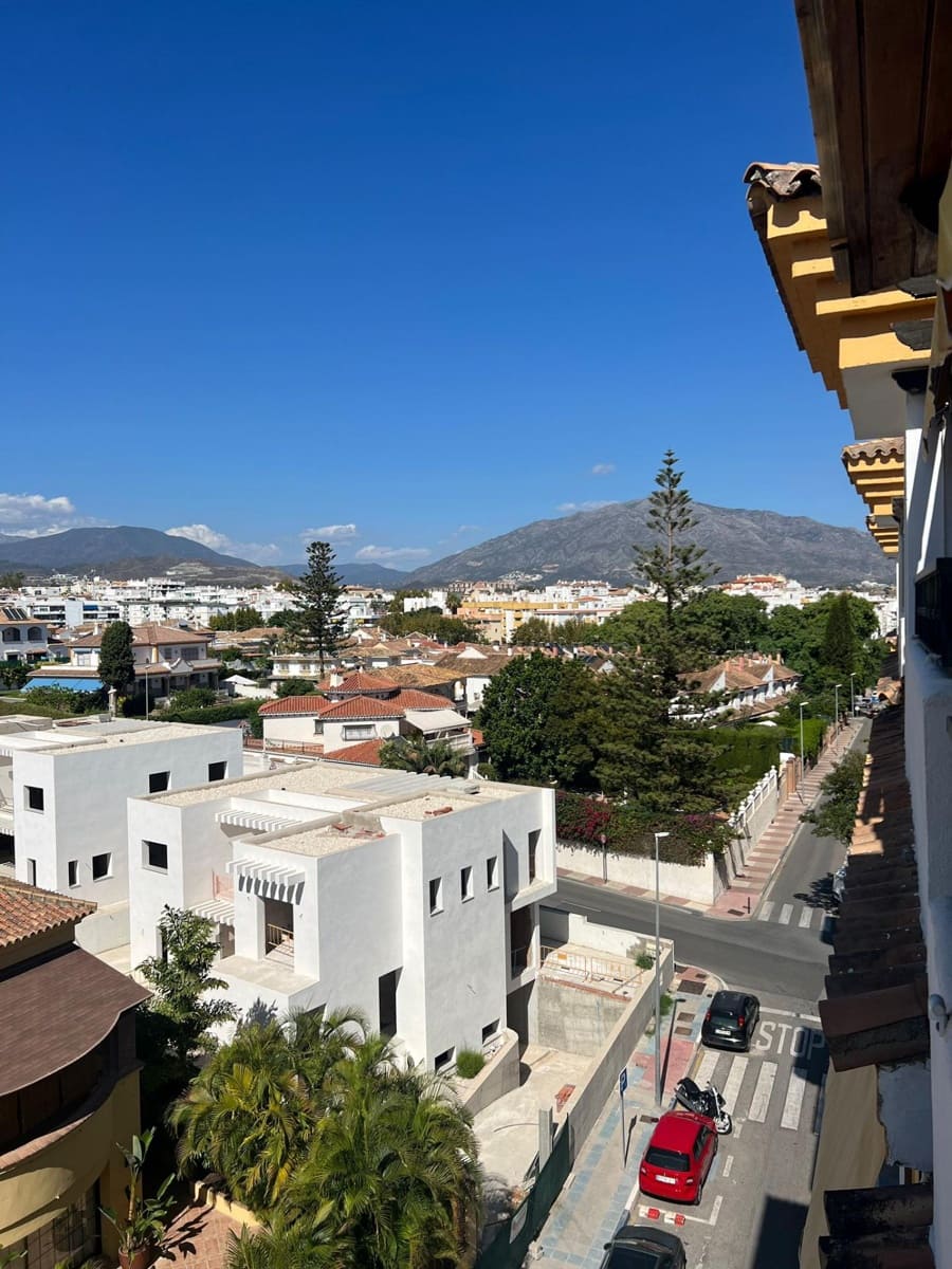 4 bedroom Penthouse for sale in San Pedro de Alcantara with pool garage - € 524,900 (Ref: 9691159)