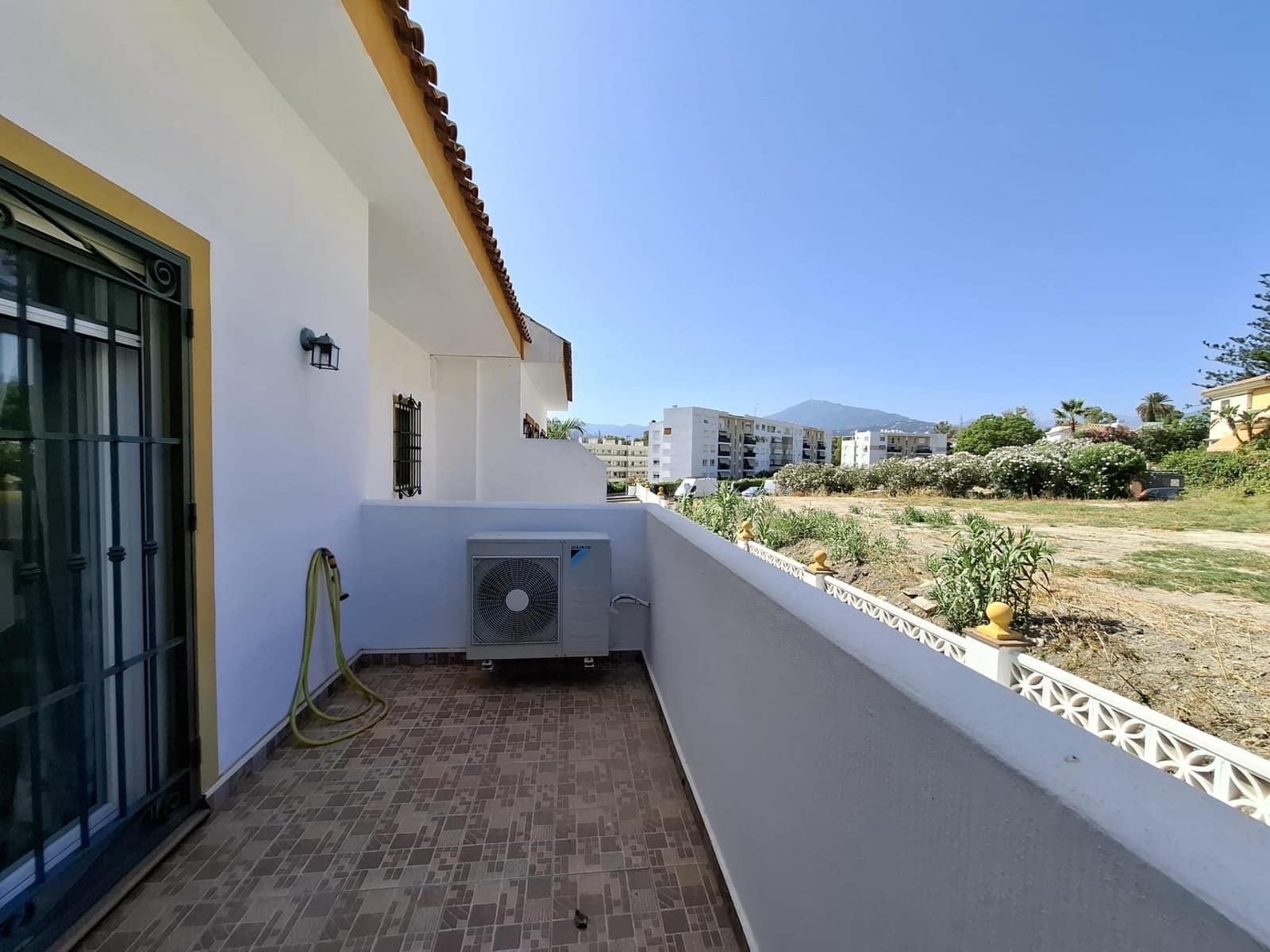 6 sypialnia Dom szeregowy na sprzedaż w Guadalmina z garażem - 885 000 € (Ref: 9691161)