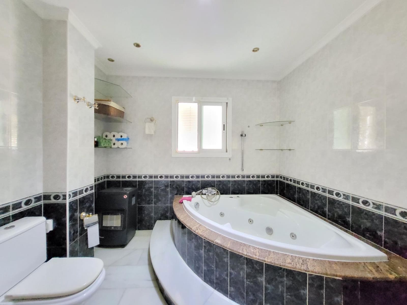 3 bedroom Apartment for sale in San Pedro de Alcantara - € 299,000 (Ref: 9691166)