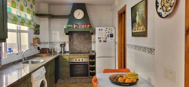 4 sovrum Radhus till salu i Cancelada, Estepona med garage - 545 000 € (Ref: 9730385)