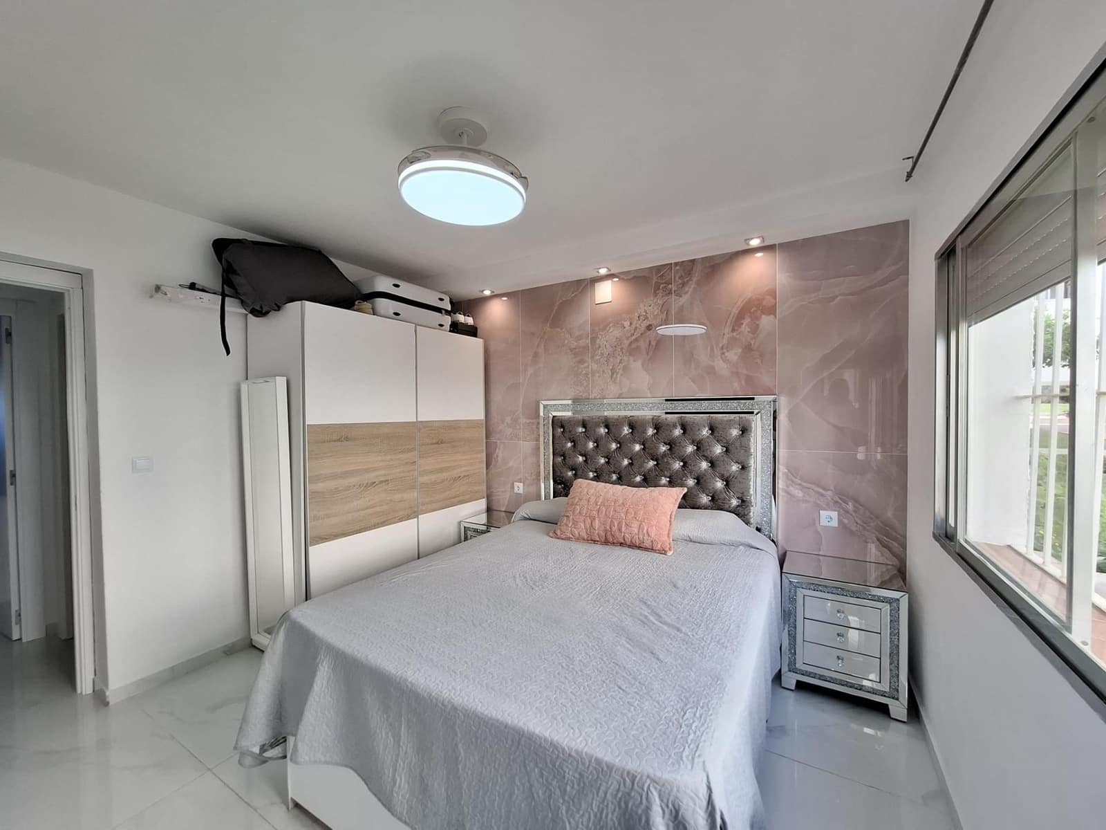 3 bedroom Flat for sale in San Pedro de Alcantara with pool - € 320,000 (Ref: 9730386)